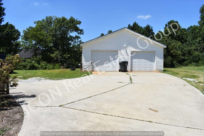 Building Photo - 1/1 home with detached garage