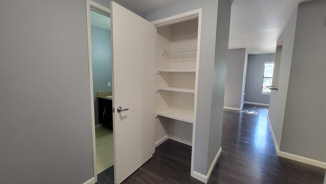 Building Photo - 945 Fletcher Ln