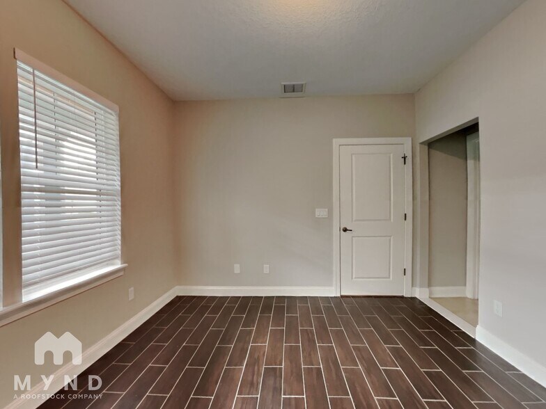 Building Photo - 3520 Hawthorn Way