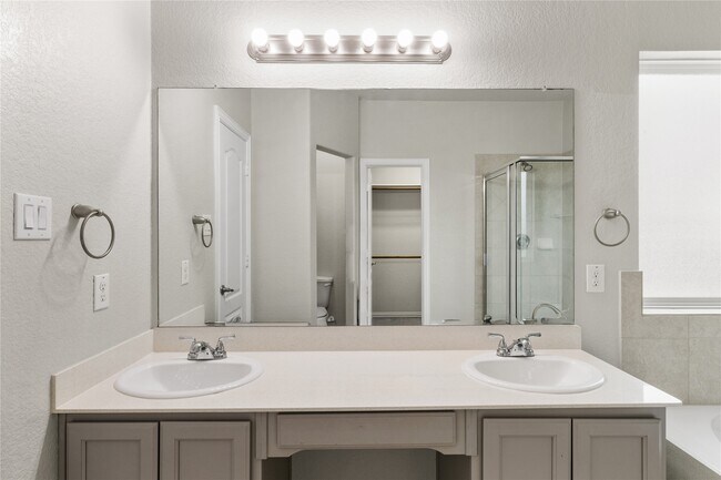 Building Photo - 131 San Jacinto Dr