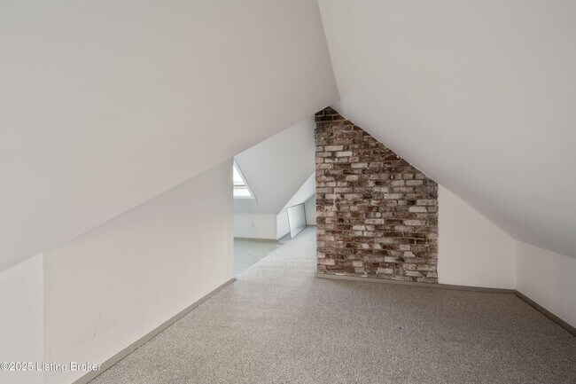 Building Photo - 1704 Rosewood Ave