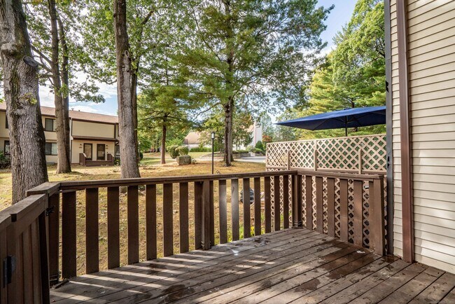 Building Photo - 123 Cottonwood Rd