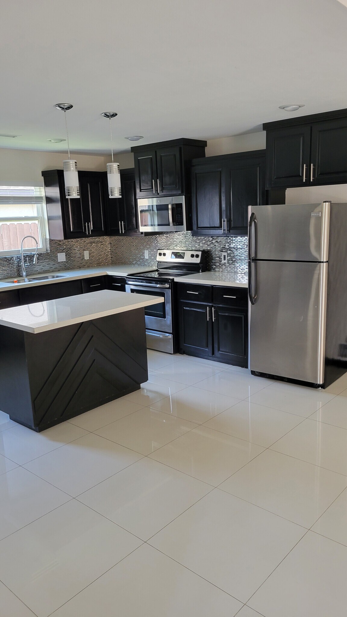 Building Photo - 1212 White Oak Drive