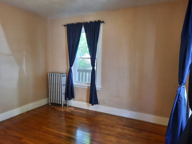 Building Photo - 1455 River St