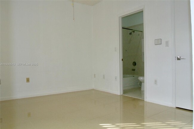 Building Photo - 6420 SW 138th Ct