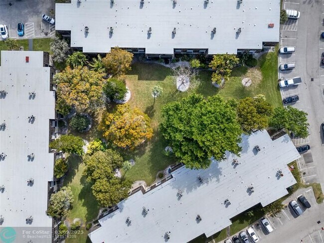 Building Photo - 3105 Oakland Shores Dr