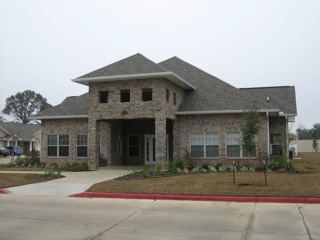 Building Photo - Villas of Lake Charles