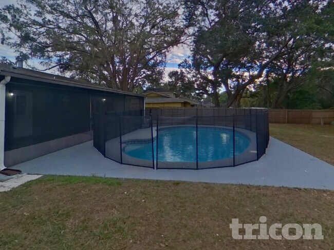 Building Photo - 2218 Village Ct