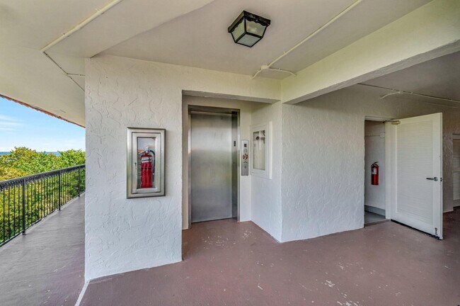 Building Photo - 2871 N Ocean Blvd