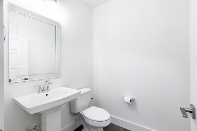 Building Photo - 1737 W Cantey St