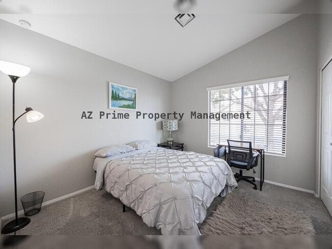 Building Photo - 25 S Ocean Dr