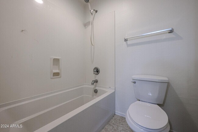Building Photo - 811 E Kapasi Ln