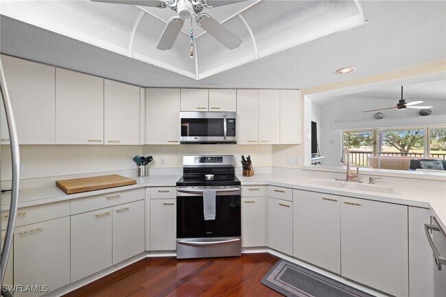 Building Photo - 6290 Bellerive Ave