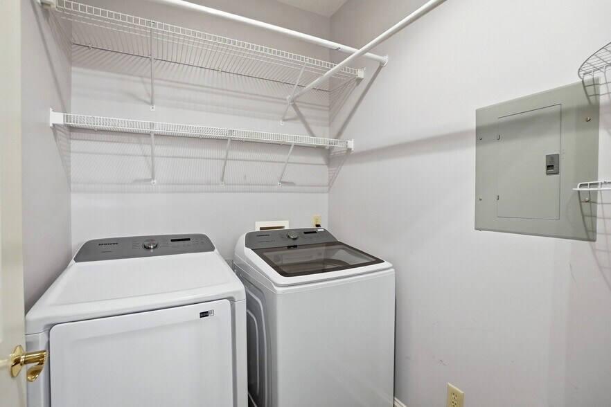 Building Photo - 1117 Park West Dr