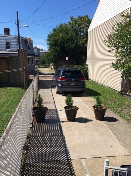 Building Photo - 160 Pearl St