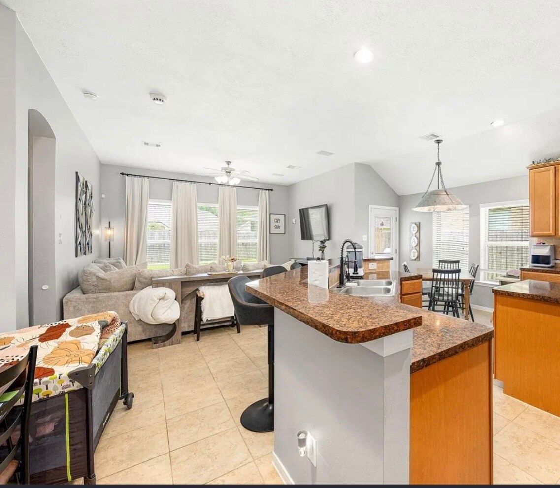Building Photo - 3015 Crescent Oaks Park Ln