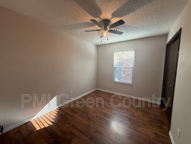 Building Photo - 316 W Austin St