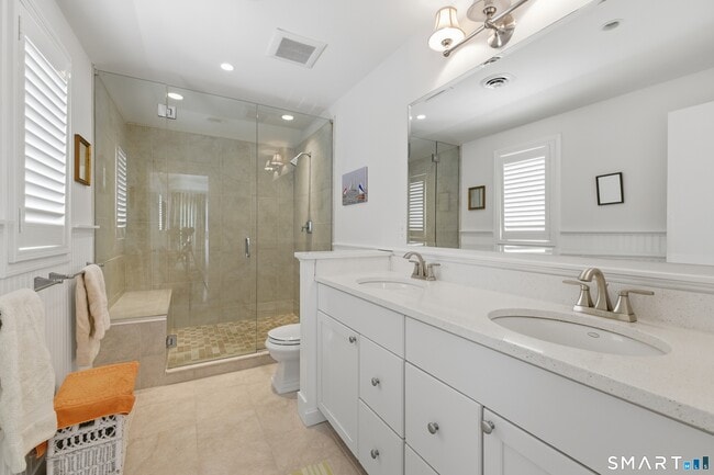 Building Photo - 2 Miller St