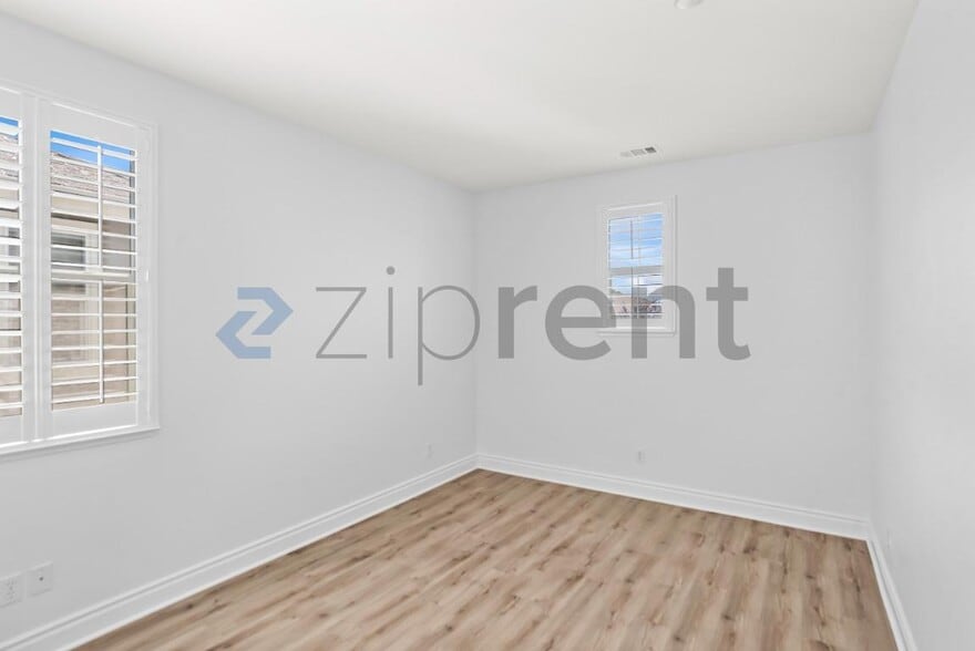 Building Photo - Unit