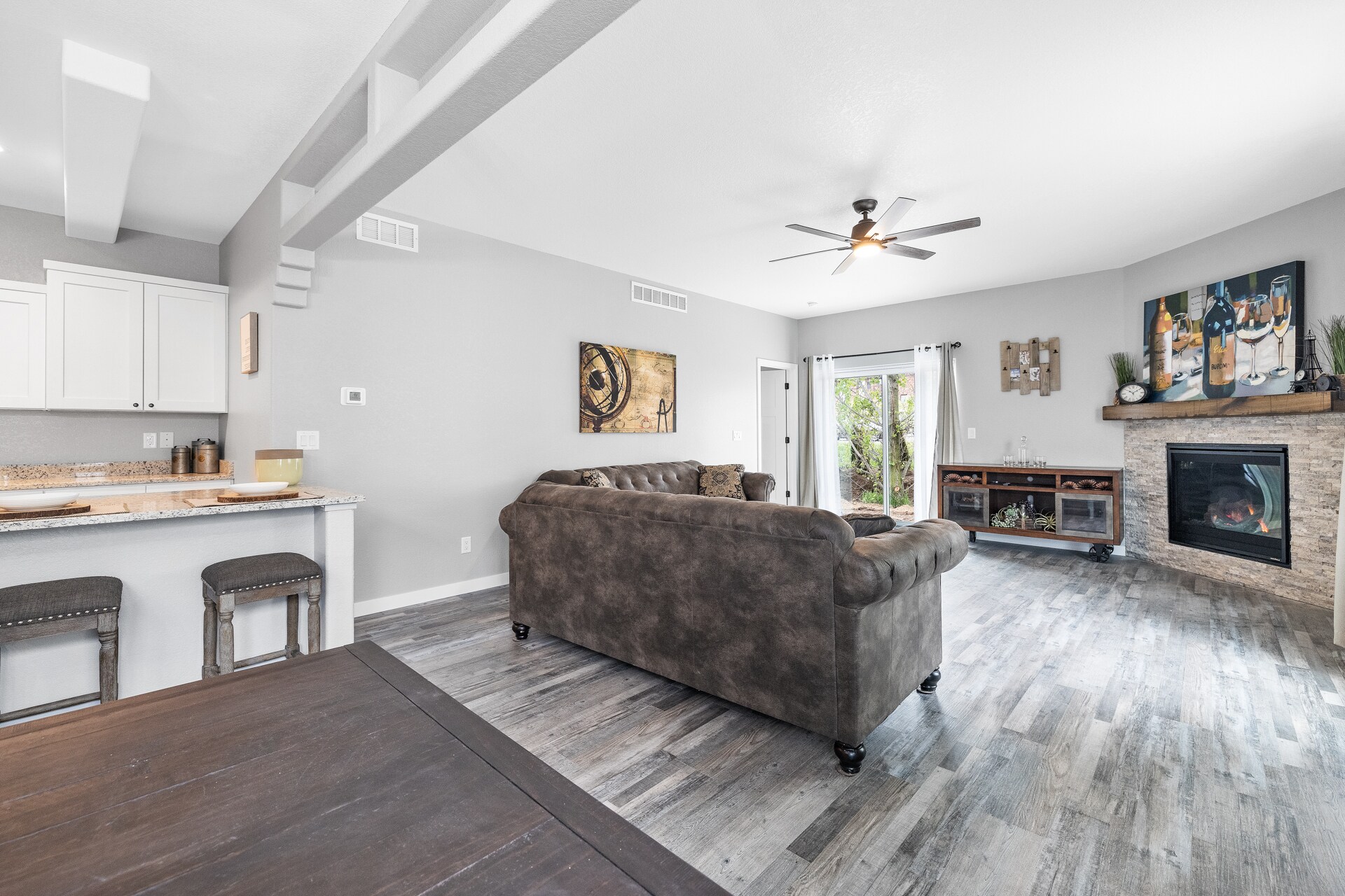 Building Photo - 1310 Daisy Dr