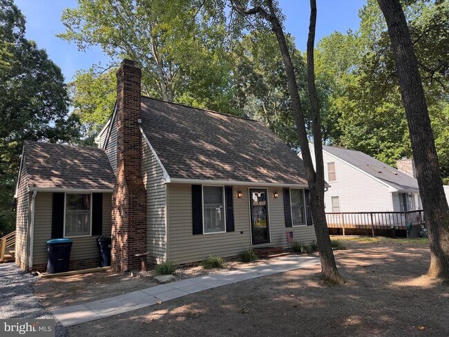 Building Photo - 33178 Woodland Ct N