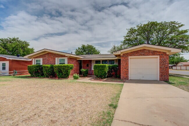 Building Photo - Spacious 3/2 in Central Lubbock!