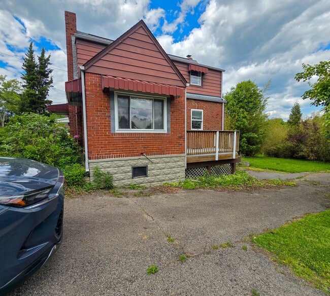 Building Photo - 961 Sunglow St