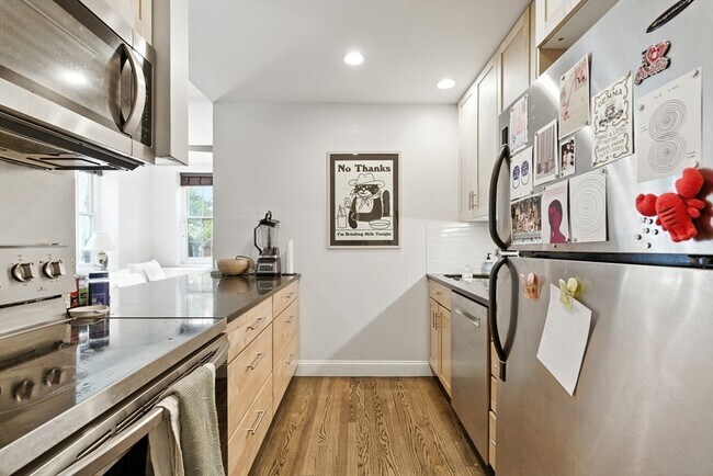 Building Photo - 30-34-34 E Concord St