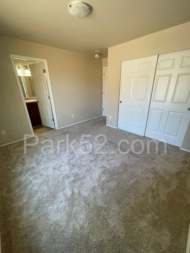 Building Photo - 2 Bedroom, Lower Level Duplex