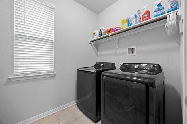 Building Photo - 2424 Pecan Island Dr