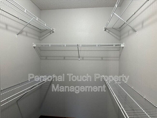 Building Photo - 2510 Amber Valley Ct S