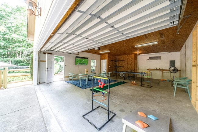 Building Photo - 3115 High Ridge Rd