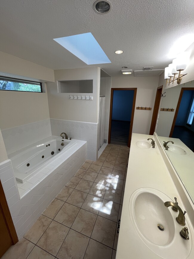 Building Photo - 1214 Timber Bay