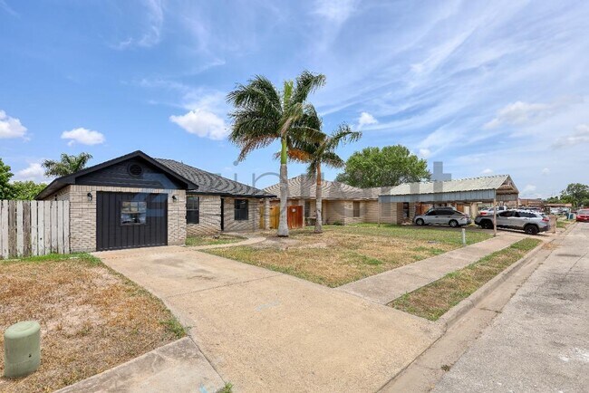 Building Photo - 5011 Jason Dr