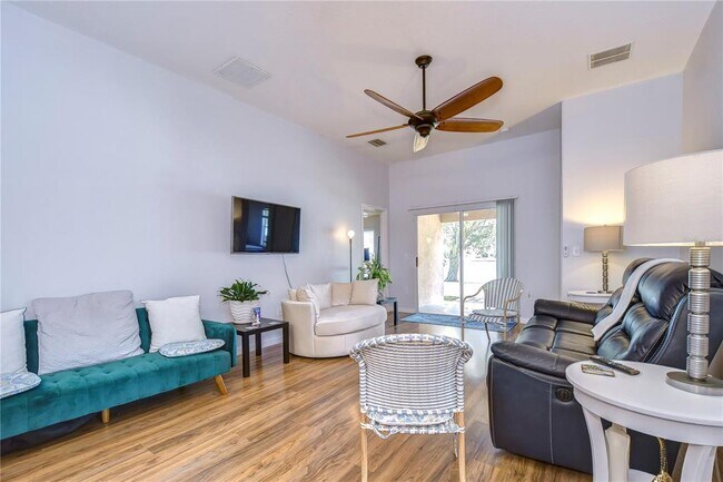 Building Photo - 30847 Bridgegate Dr
