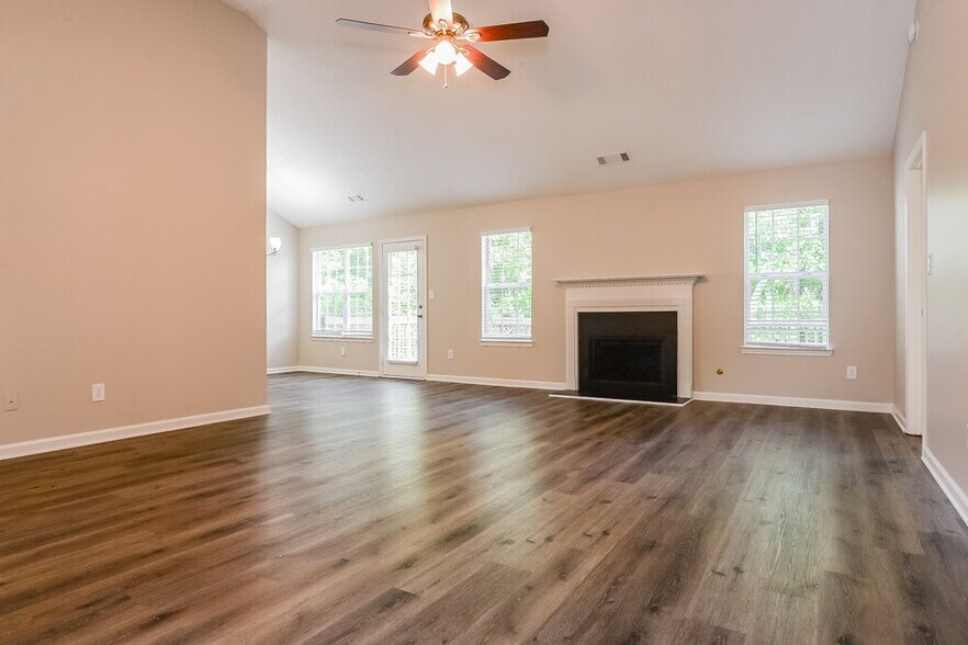 Building Photo - 824 Summit Park Trail