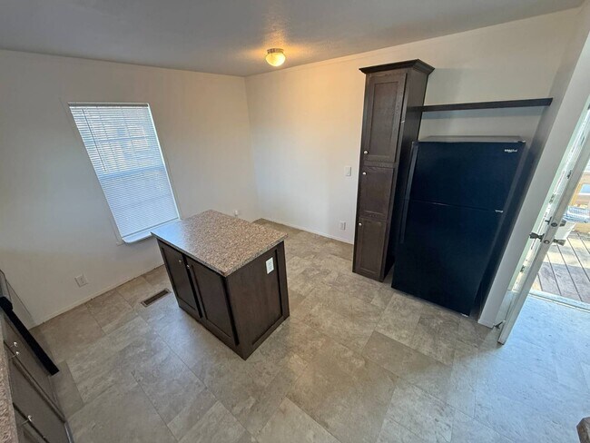 Building Photo - 2501 N Apperson Way