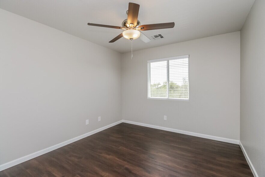 Building Photo - 10215 E Isleta Ave