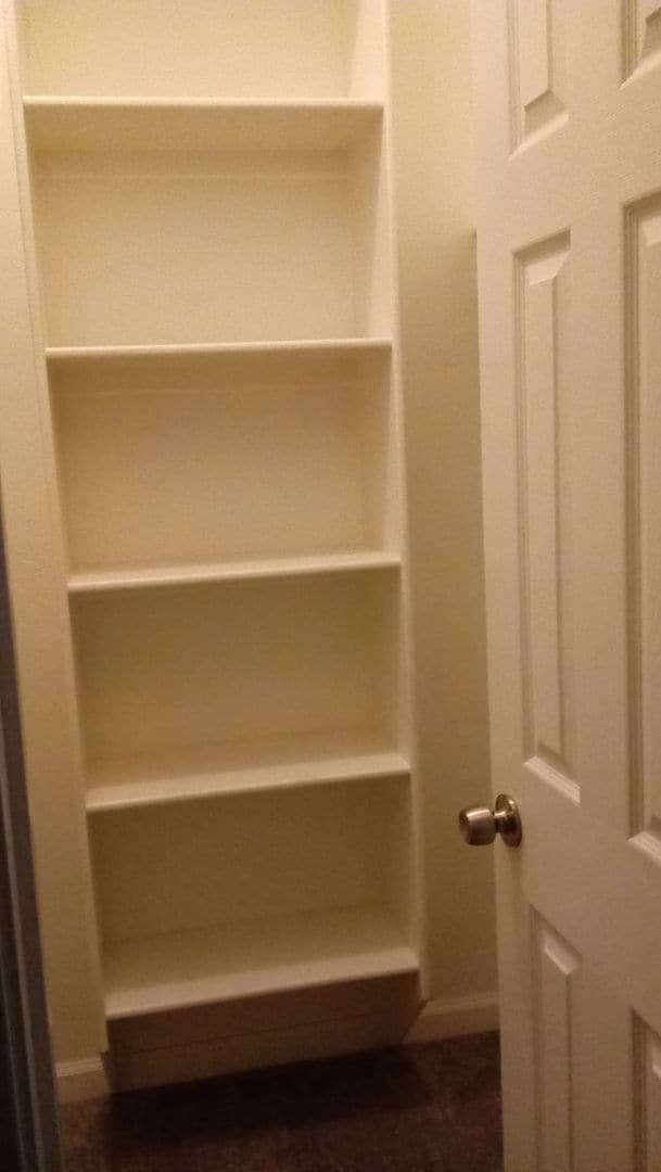 Building Photo - 1 BR Loft Available now