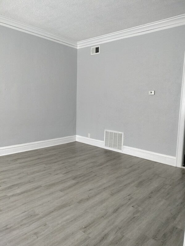 Building Photo - 8320 S Muskegon Ave