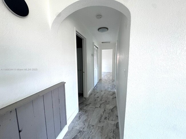 Building Photo - 4119 SW 49th St