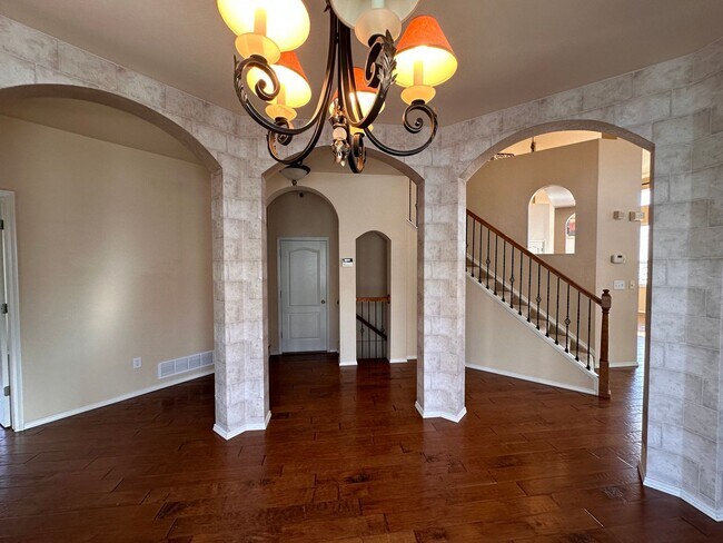 Building Photo - 2-Story in Pinecreek
