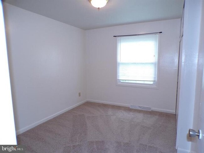 Building Photo - 111 Walnut Dr