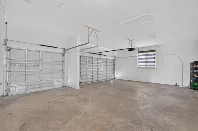 Building Photo - 20943 SW 133rd Ave