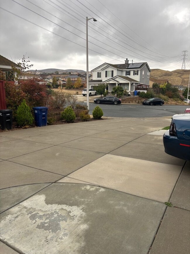 Building Photo - Pittsburg 4 bd, 2.5 ba charming home in excellent location!