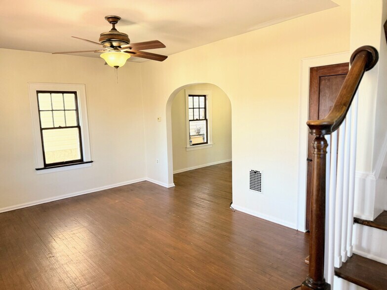 Building Photo - 502 27th Ave