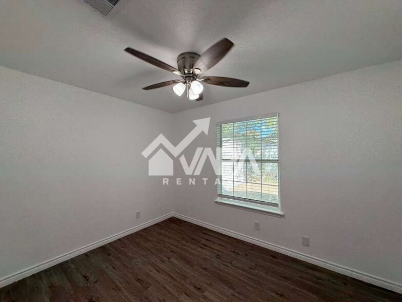 Building Photo - 5507 Prairie Flower Dr