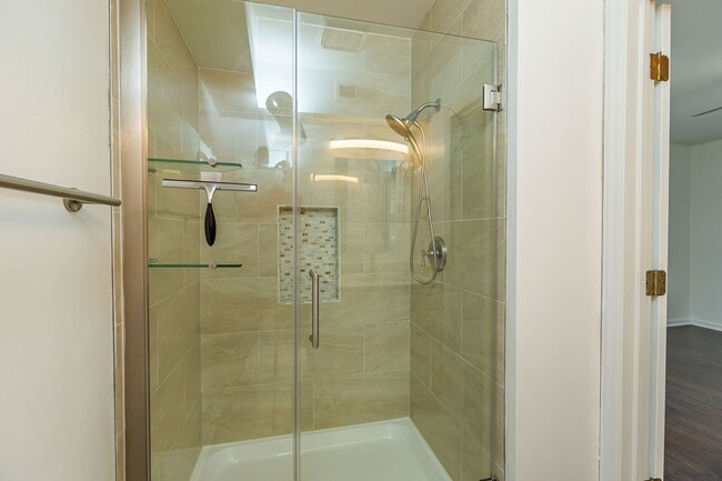 Building Photo - Gorgeous modern Main Level 2 bedroom 2 bath condo in SW Greensboro off W. Wendover.