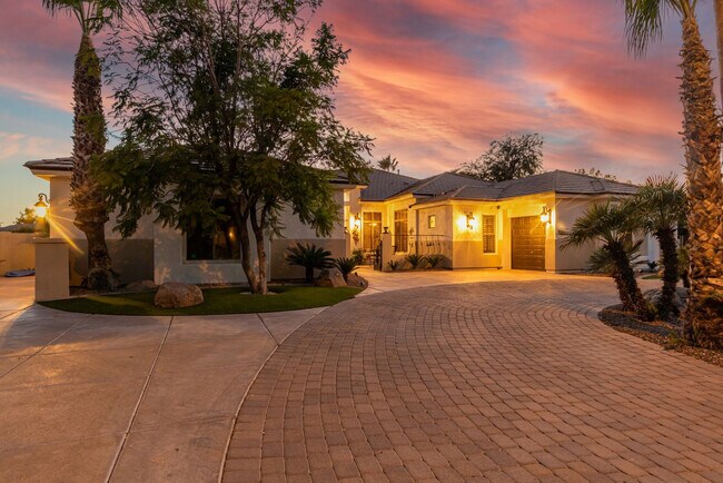 Building Photo - 2143 E Tonto Pl