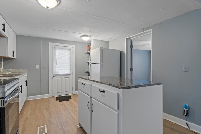 Building Photo - 158 Thomas Field Rd SE